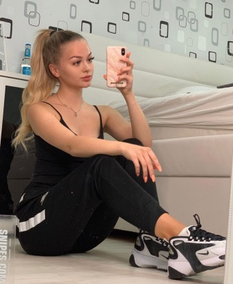 Мои услуги настолько разнообразны, что ты не сможешь устоять перед ними. 🌟 Я проведу тебя в мир страсти и удовольствия, позволю окунуться в безмятежность и наслаждение. Фото настоящие, и отзывы подтверждают мою красоту и умение доставить удовольствие. 💋 Я буду с тобой нежной и заботливой, подарю тебе море ласки и незабываемых моментов. Не упусти возможность окунуться в мой прекрасный мир, в мир Москвы, где воплотятся все твои сокровенные желания. Жду тебя, чекаю, чтобы сделать твою жизнь ярче и незабываемой. 🌹💫 12527, 23 года